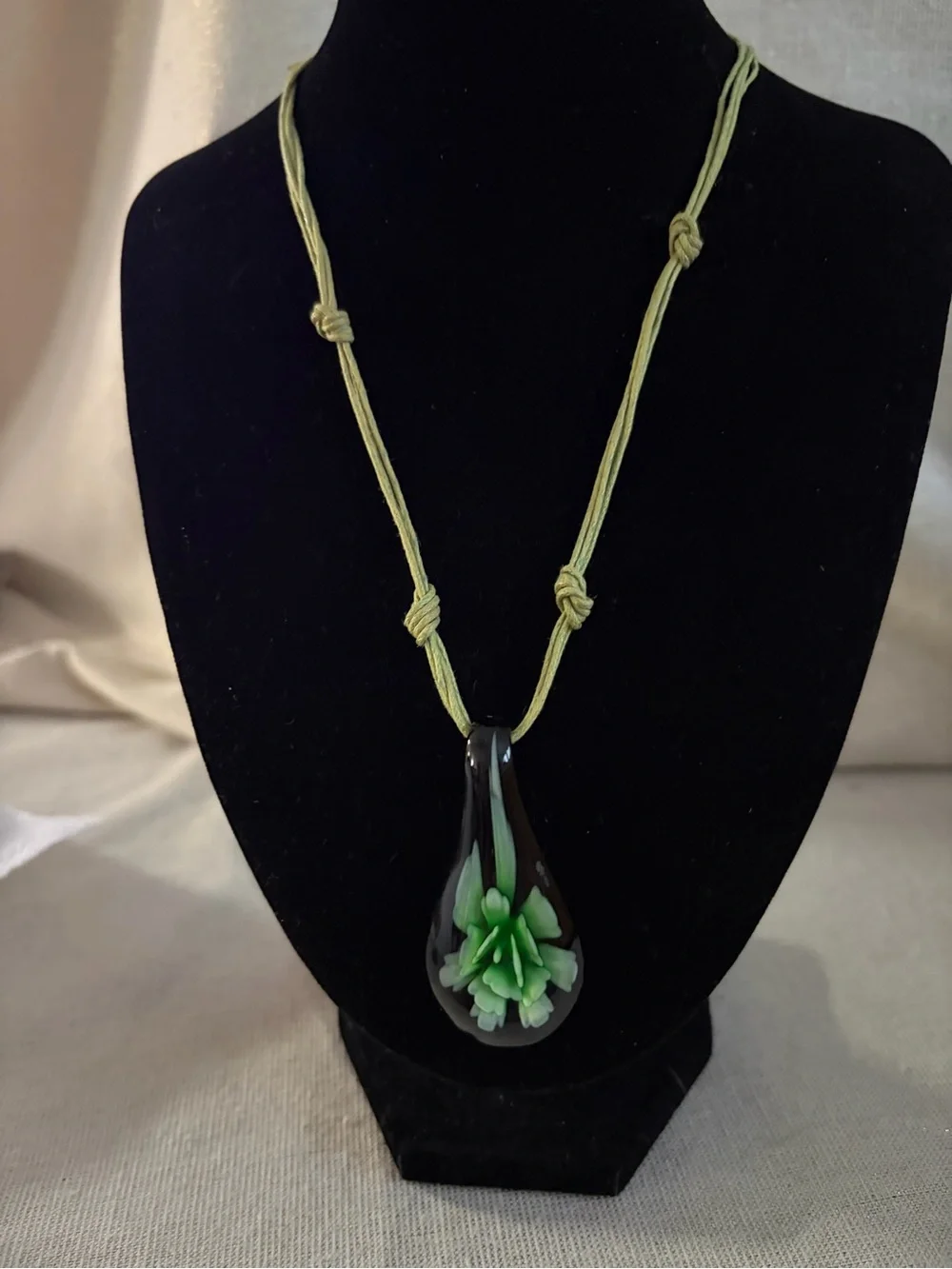 Green Glass Teardrop Necklace & Earring Set - Unbranded